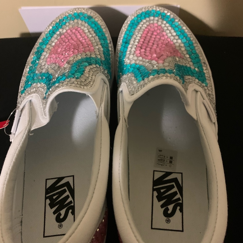 Vans - Picture 3 of 7